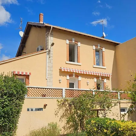 Grande Maison Avec Piscine, Parking Et Wifi *