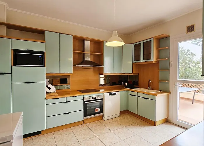 Grande Maison Avec Piscine, Parking Et Wifi