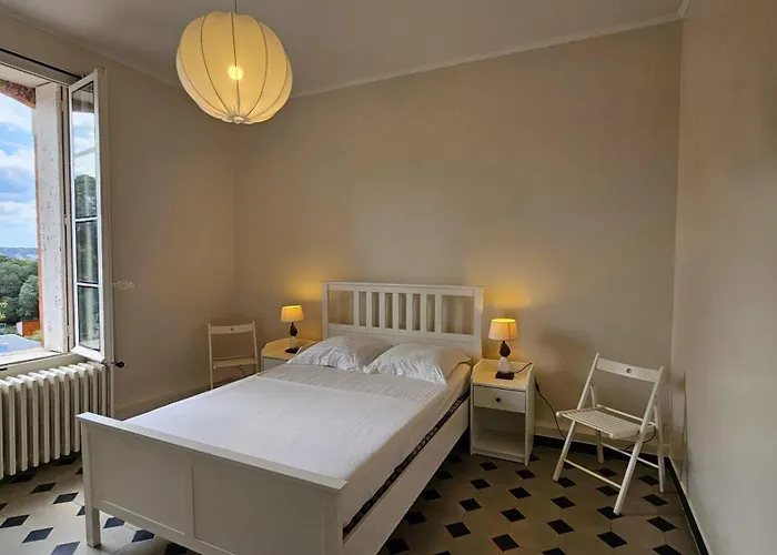 Grande Maison Avec Piscine, Parking Et Wifi