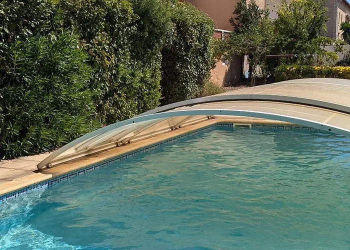 Grande Maison Avec Piscine, Parking Et Wifi Villa *